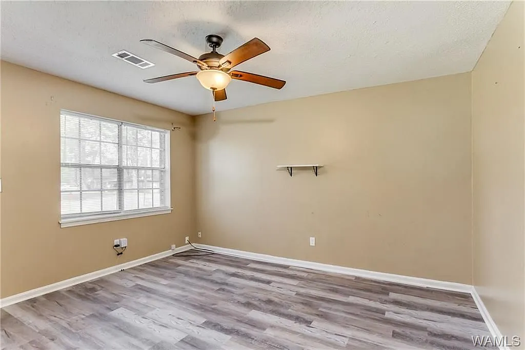 3 bed, 1.0 bath, 1300 sqft, $1,175 — Photo 3