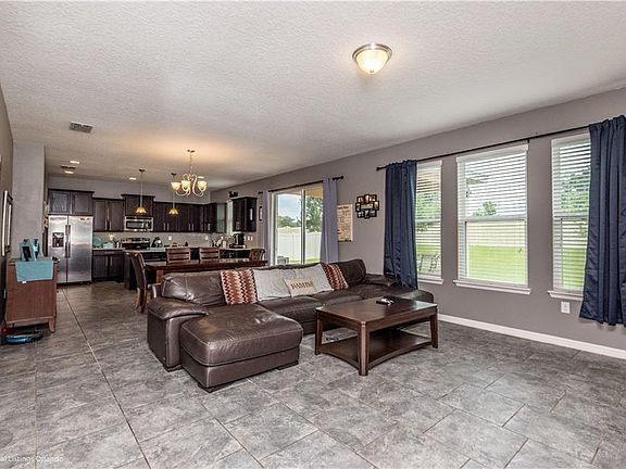 4th image of 4056 Brookshire Cir