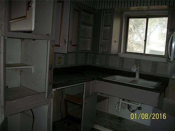 2nd image of 1121 Lexington Dr