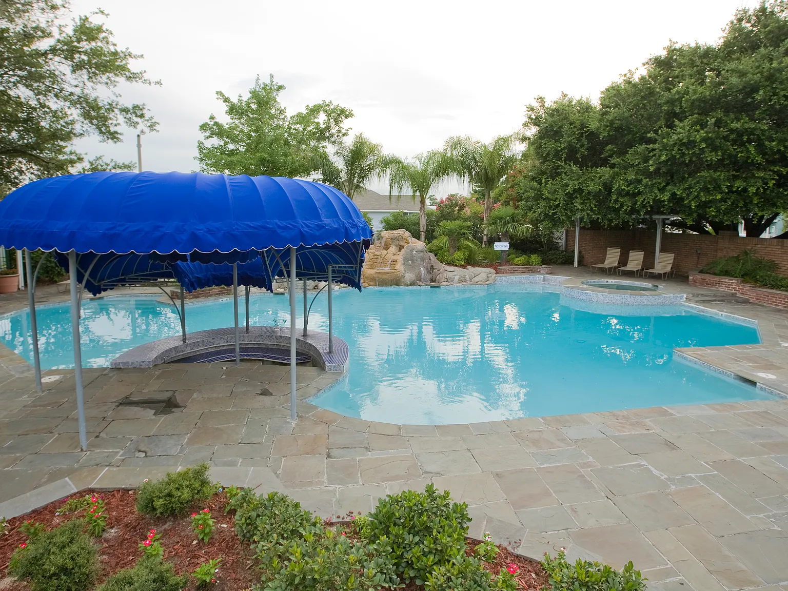 Riverview Villa Apartments — Photo 3