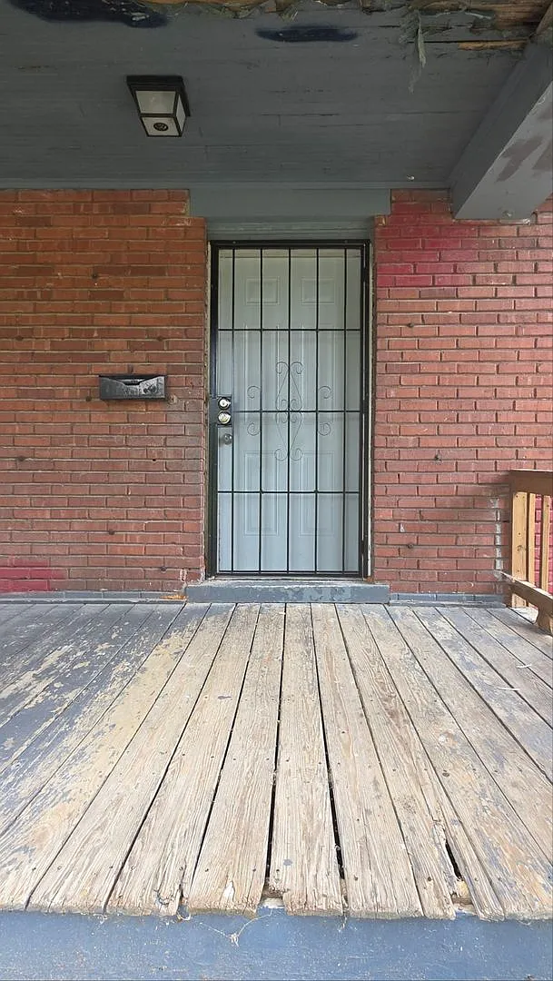 3 BR/1BA | Newly Renovated Single Family Home | Great backyard | In Kansas City! — Photo 2
