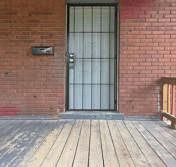 2508 Mersington Ave — Photo 2