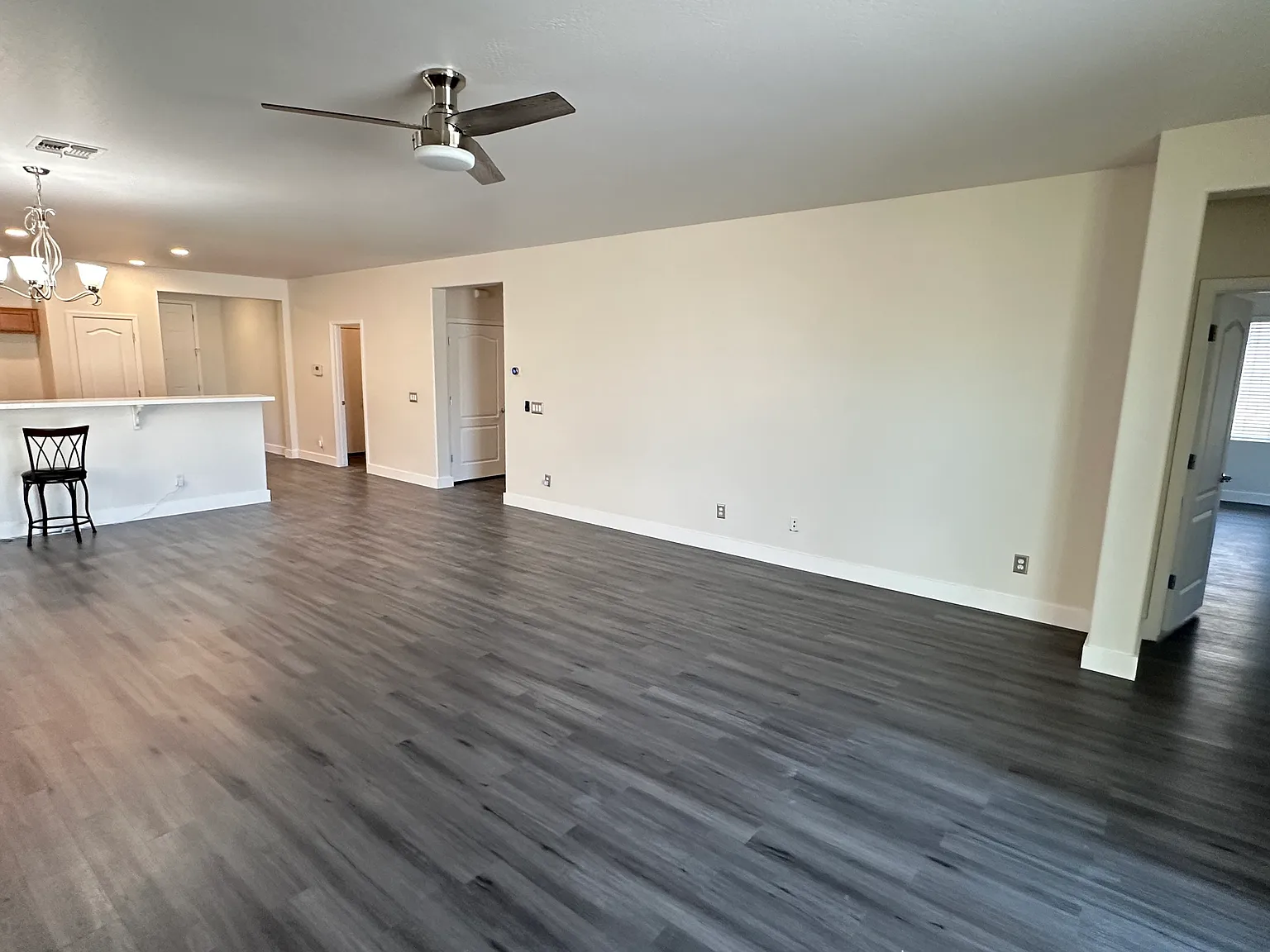 4 bed, 2064 sqft, $2,200 — Photo 4
