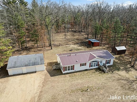 3rd image of 7924 Powell Dr