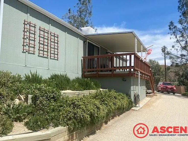 125 Sargent Ln — Photo 2