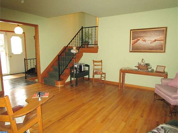 5th image of 95 Hickory Dale Dr