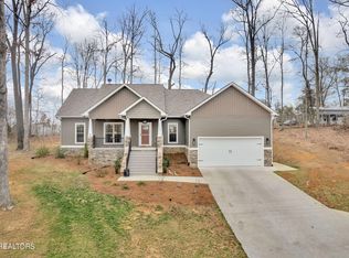 1014 Tatum Dr, Dandridge, TN 37725