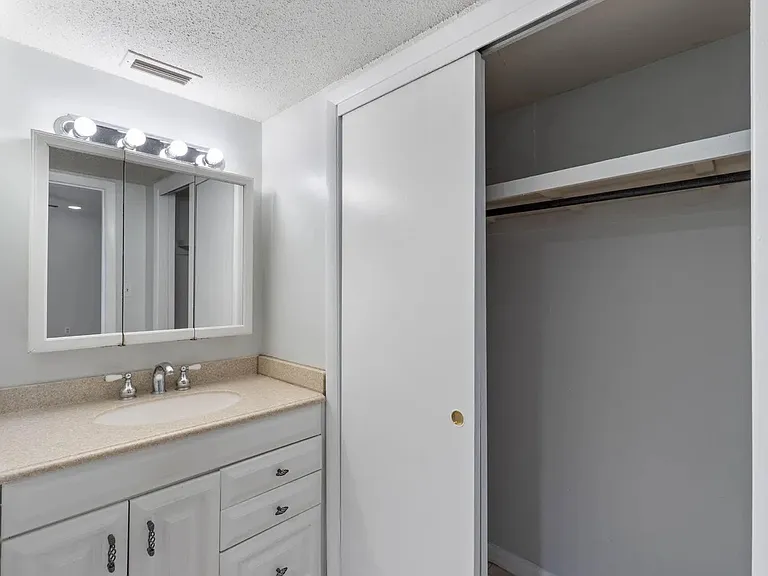 408 Marshall Ct NW #5 — Photo 18
