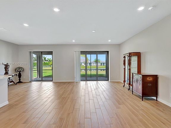 4th image of 727 SE Boboli Way