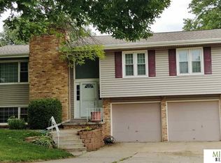 906 Buckboard Blvd, Papillion, NE 68046