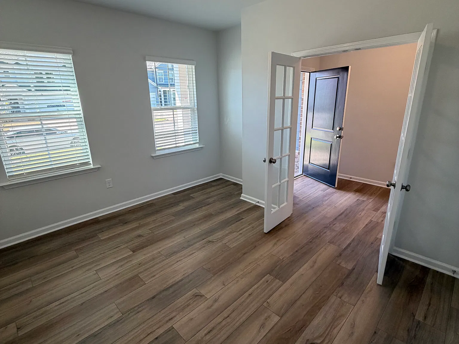 5 bed, 2800 sqft, $3,200 — Photo 4