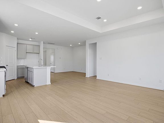 4th image of 21922 Sam Raburn Dr