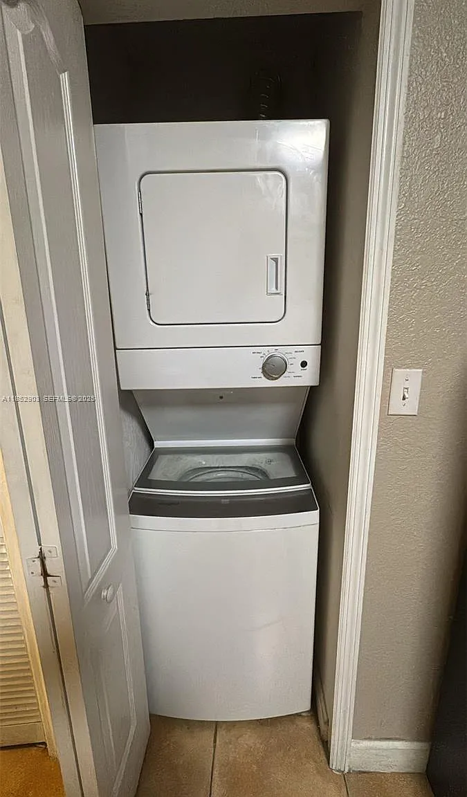 2 bed, 967 sqft, $2,200 — Photo 4