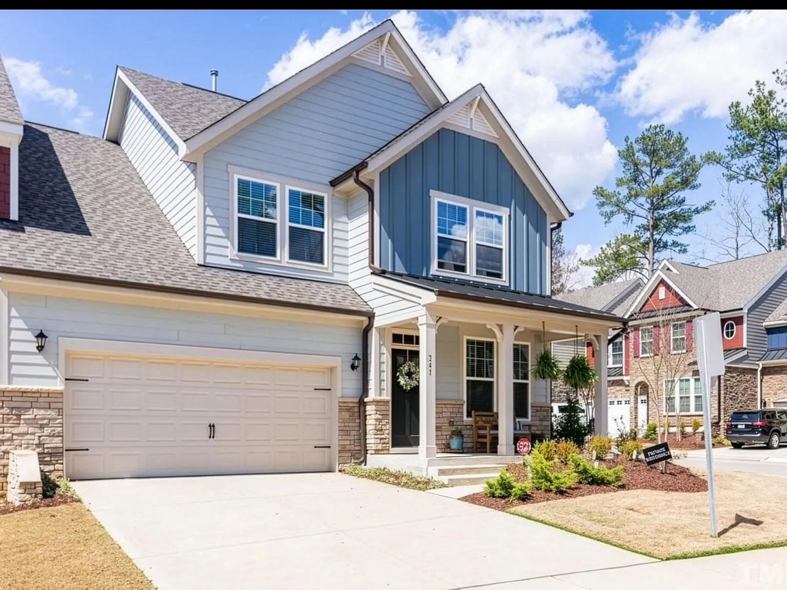 3 bed, 2.5 bath, 2019 sqft, $2,400 — Photo 1