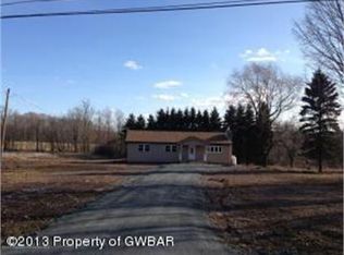 102 Mid Valley Rd, Lake Ariel, PA 18436