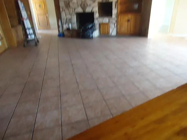 7 bed, 3.5 bath, 2766 sqft, $12,200 — Photo 4