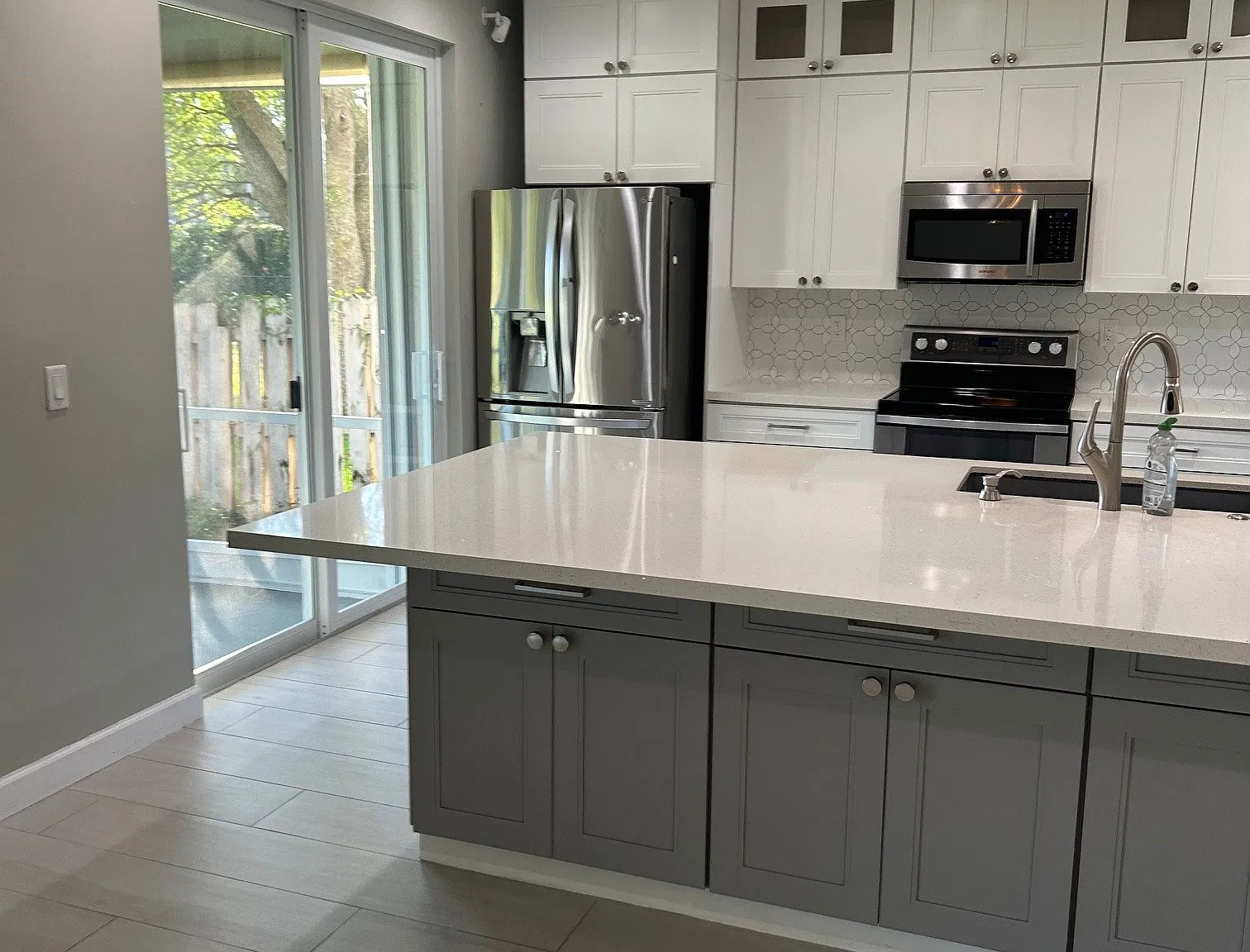 5 bed, 2188 sqft, $4,995 — Photo 3