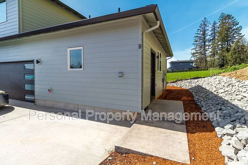 1 bed, 1.0 bath, $1,295 — Photo 2