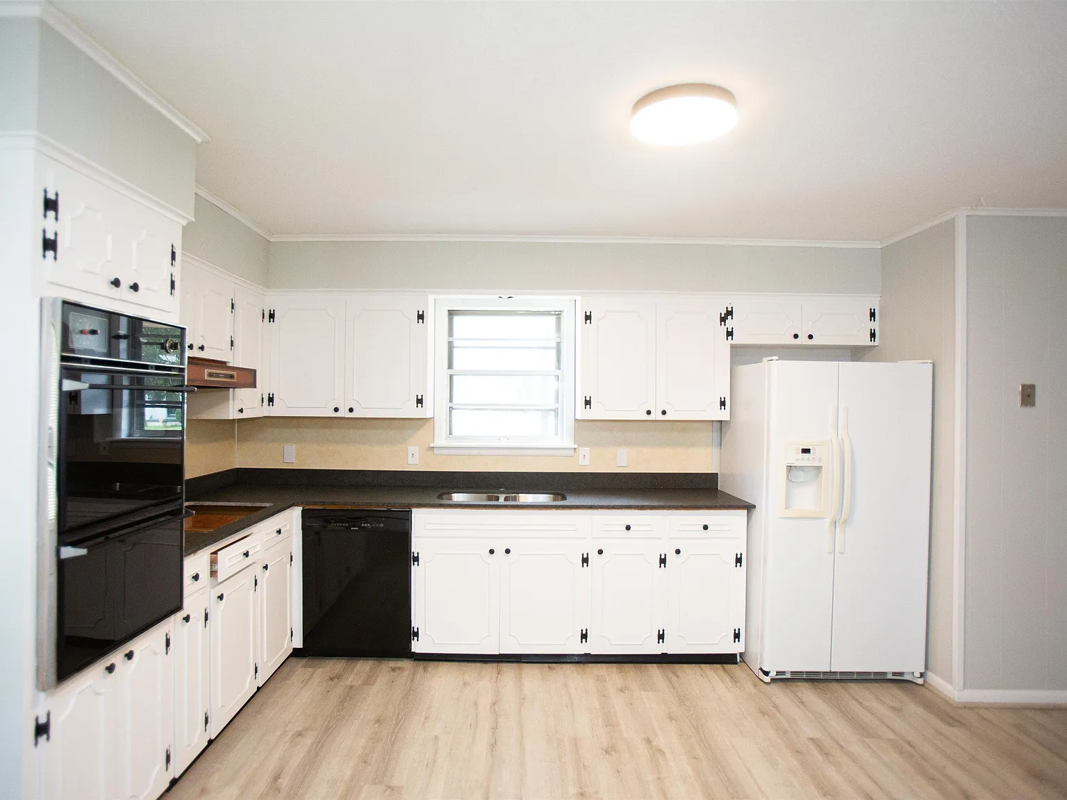 3 bed, 2.0 bath, 1189 sqft, $1,350 — Photo 4