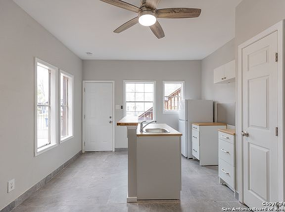 5th image of 1039 Aganier Ave #2