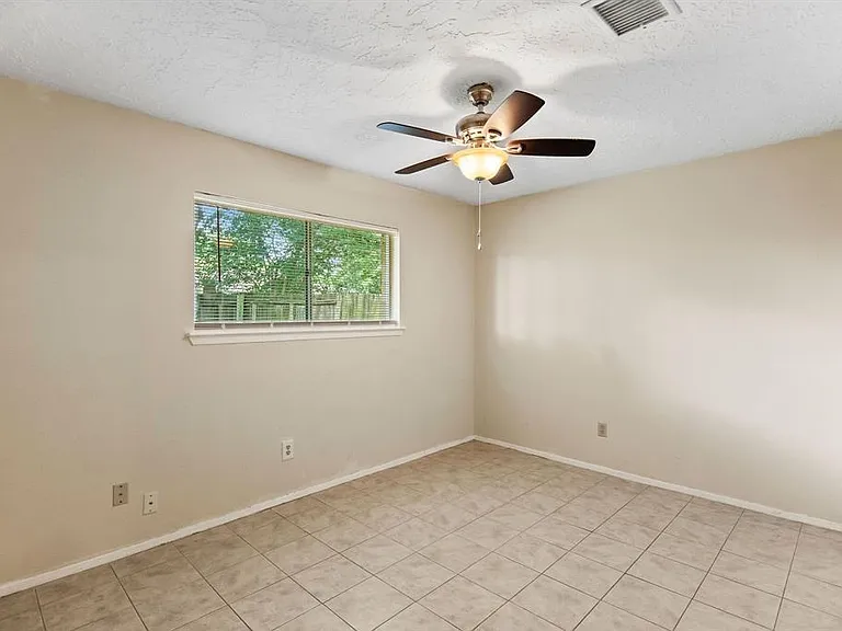 9718 Shady Tree Ln — Photo 16
