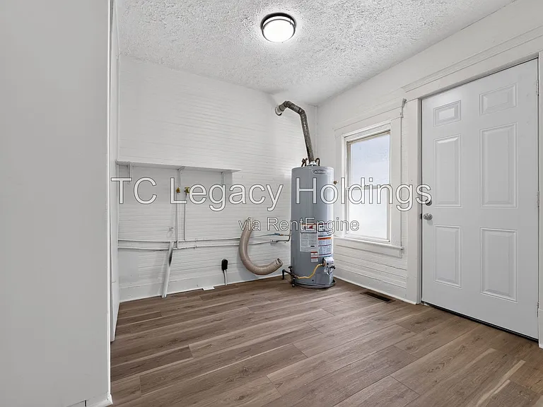890 Traction St — Photo 32