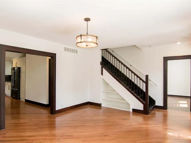 1435 Broadway St — Photo 7