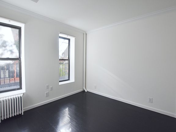 2nd image of 65 Bank St APT 8