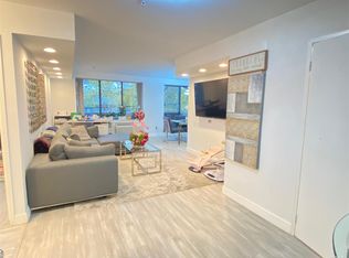 10 Canterbury Rd APT 2D, Great Neck, NY 11021