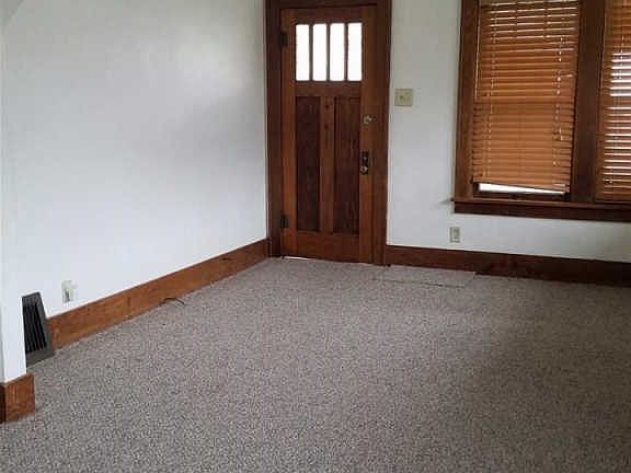 2nd image of 912 31st St