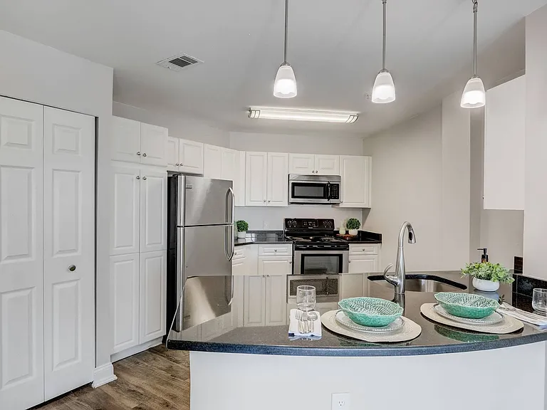 Spacious Modern Kitchen
