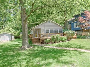 11216 Lakeshore Dr, Three Rivers, MI 49093