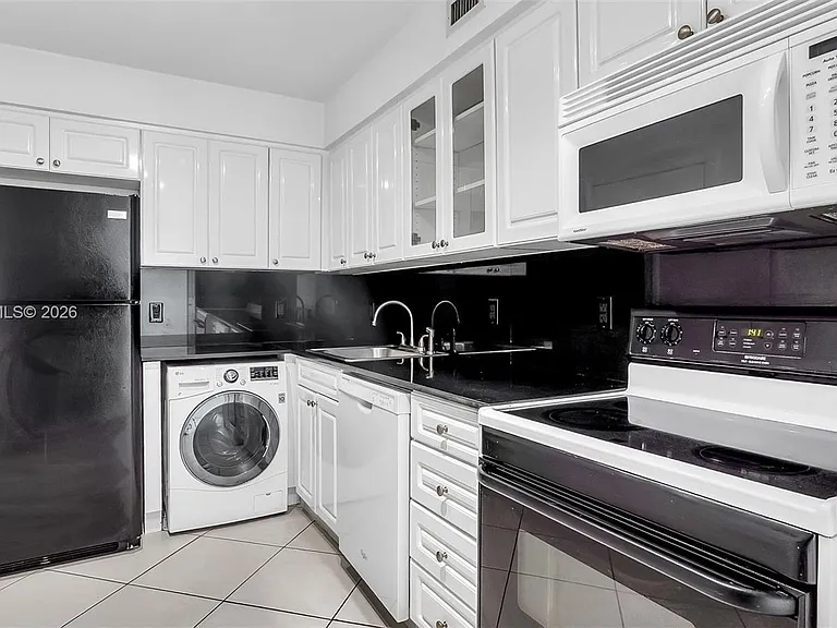 6770 Indian Creek Dr #15B — Photo 11