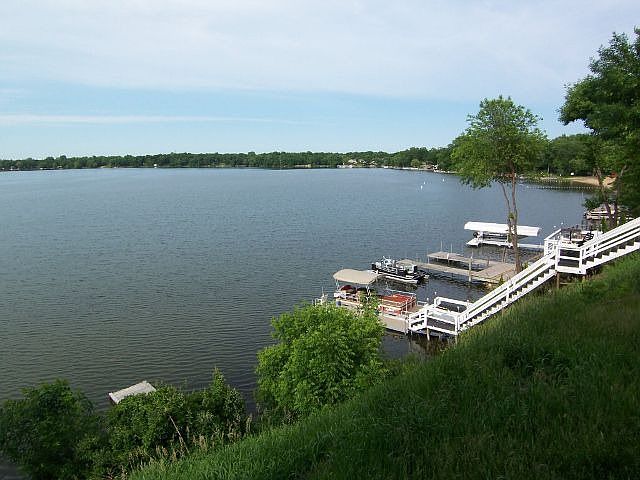 1st image of 28 E Lake Shore Dr