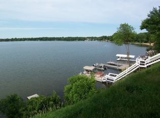 28 E Lake Shore Dr, Round Lake Park, IL 60073