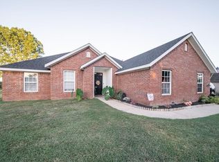 1695 Viney Grove Rd, Prairie Grove, AR 72753