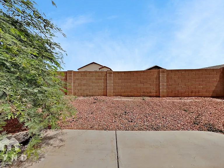 714 E Lovegrass Dr — Photo 18