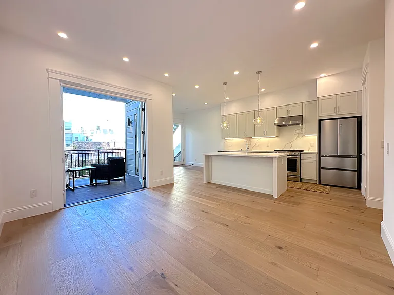 576 Chestnut St — Photo 15
