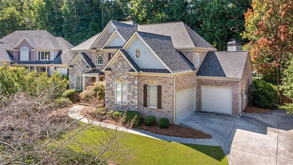 5 bed, 4.0 bath, 6068 sqft, $4,925 — Photo 4