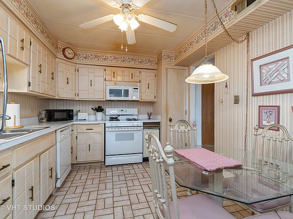 4th image of 11360 Moraine Dr APT E