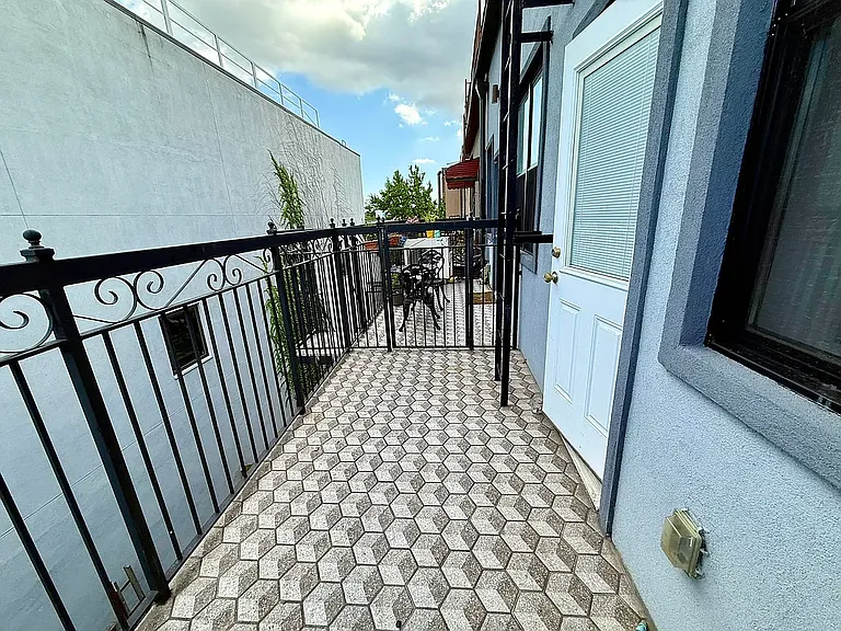 344 McGuinness Blvd #2R — Photo 6