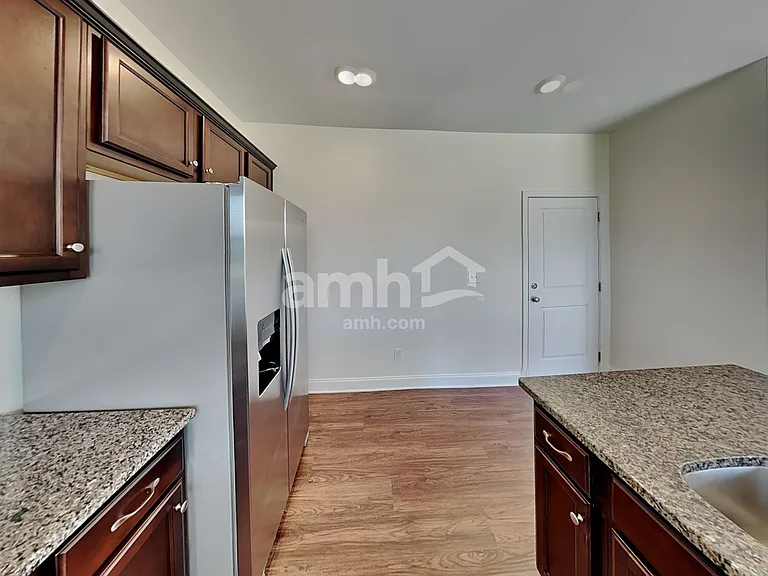 164 Twin River Dr — Photo 3