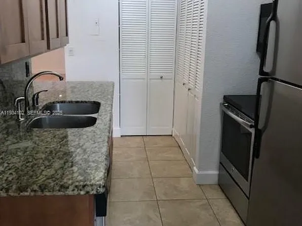 6725 NW 174th Ter #H-12, Hialeah, FL 33015