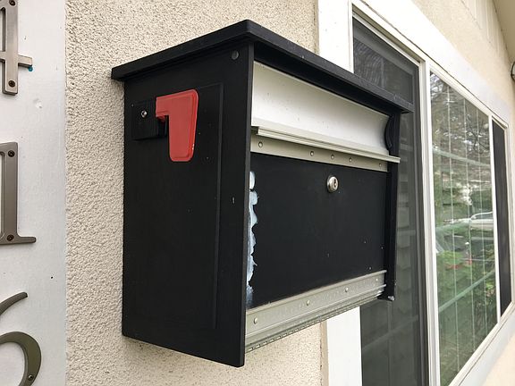 Keyed Mailbox