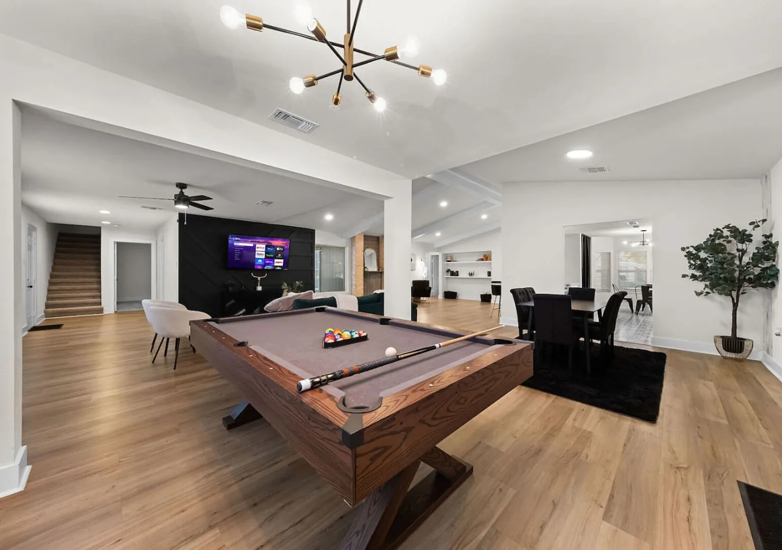 Spacious 6 Bed House| Airport | Pet Friendly | AFB — Photo 4