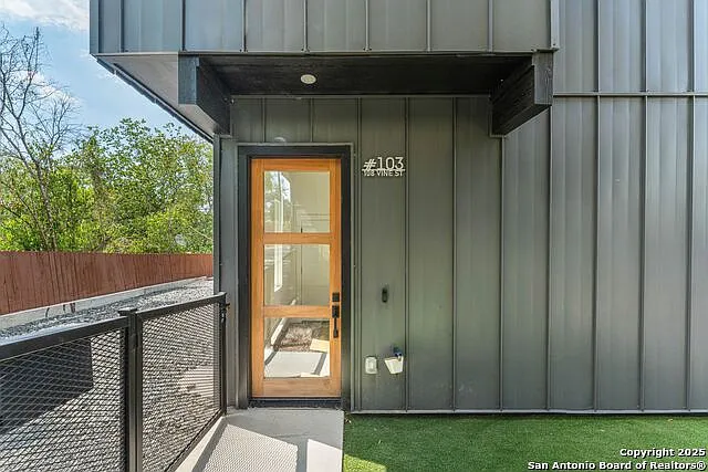 2 bed, 2.0 bath, 1213 sqft, $1,800 — Photo 3