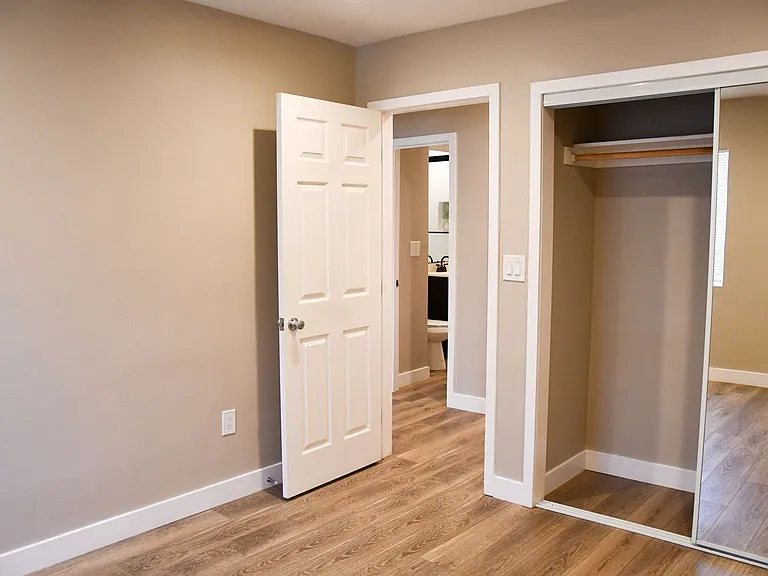 874 N Orange St — Photo 36