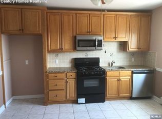 527 River Dr, Elmwood Park, NJ 07407