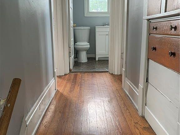 4th image of 2805 Searsdale Ave