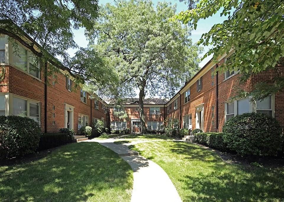 1st image of 2102 W Foster Ave #2S